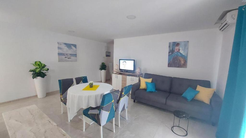 Apartments Mestral Baška Voda Екстериор снимка