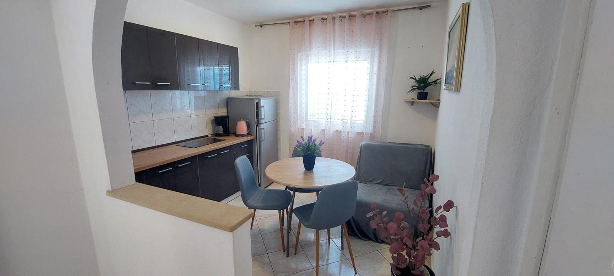 Apartments Mestral Baška Voda Екстериор снимка