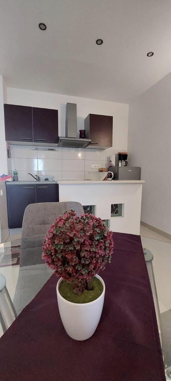 Apartments Mestral Baška Voda Екстериор снимка